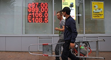 Rusya Merkez Bankası, rubledeki değer kaybının ardından faizi yüzde 12'ye yükseltti