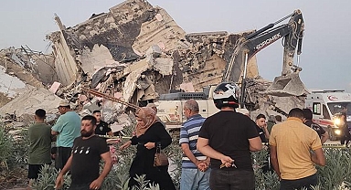 Yıkım sırasında iş makinesinin üzerine devrildi: 1 kişi öldü, 3 kişi yaralandı