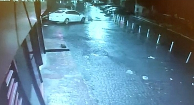 Cihangir'de kapkaççılar genç kıza kabusu yaşattı! Korku dolu anlar kamerada