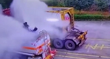 Çin'de tanker felaketi: 2 kişi hayatını kaybetti!